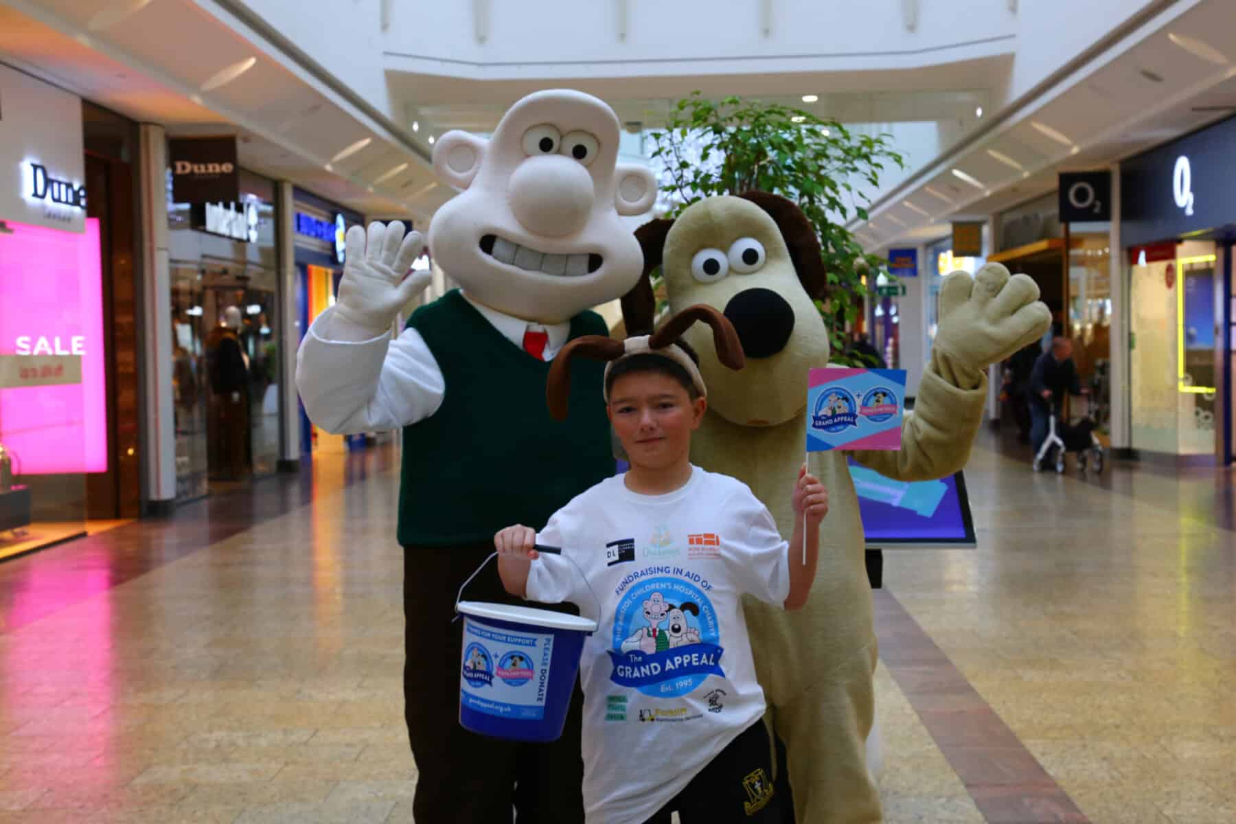 Barney with Wallace & Gromit before his fundraising walkathon