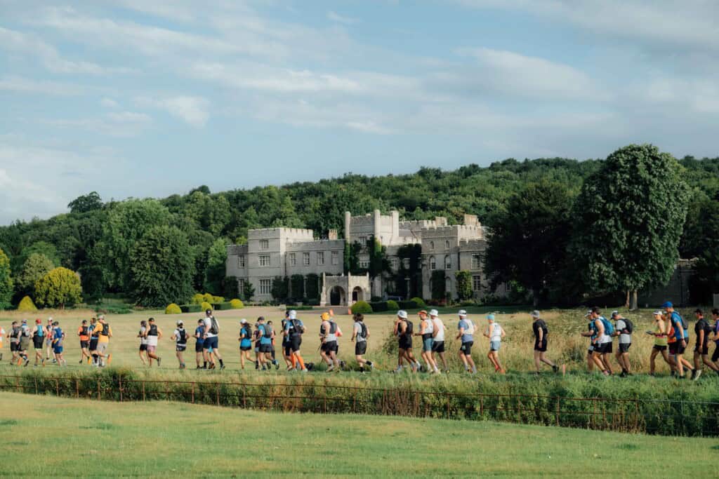 Race to the king runners with a castle
